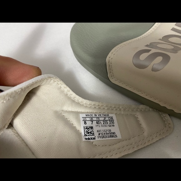Adidas velcro sandals - women’s size 8 - Picture 3 of 3